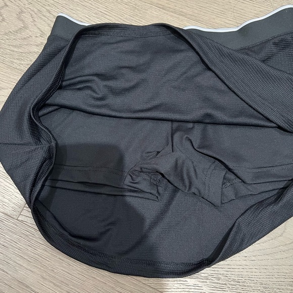 Adidas built in shorts golf skirt - Picture 2 of 5